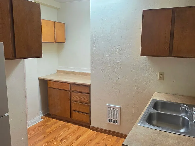 30 College Ave — Photo 7