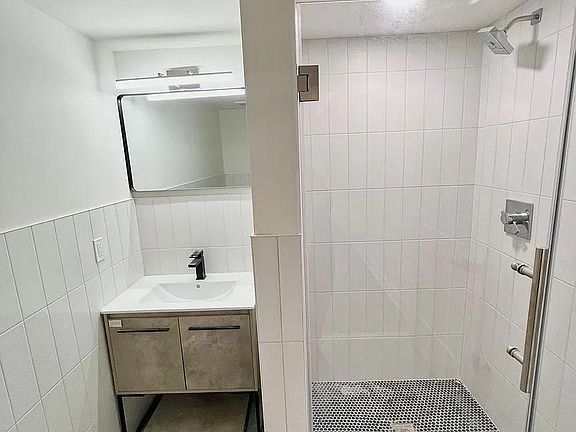 3rd image of 2507 E Schiller St #B15