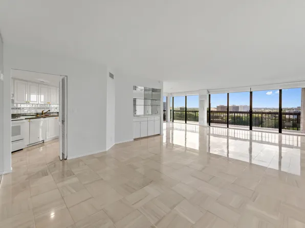 1900 Consulate Place #1004, West Palm Beach, FL 33401