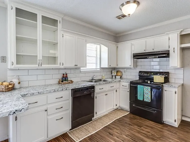 628 Sunset Dr — Photo 8