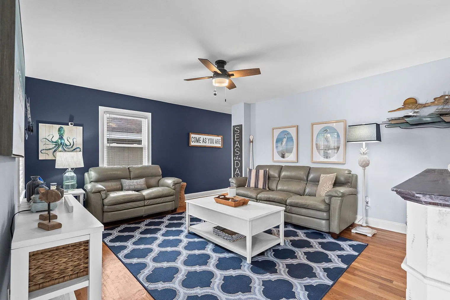 3 bed, 2.0 bath, $4,612 — Photo 2
