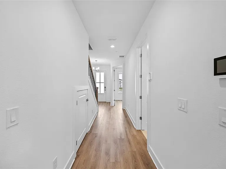 1856 Crowncrest Dr — Photo 11