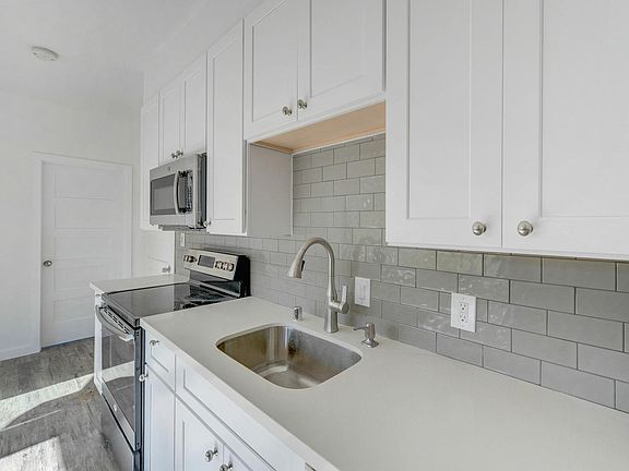 3rd image of 526 11th Ave E