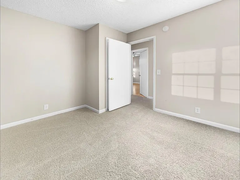 433 Rockwood Dr — Photo 12