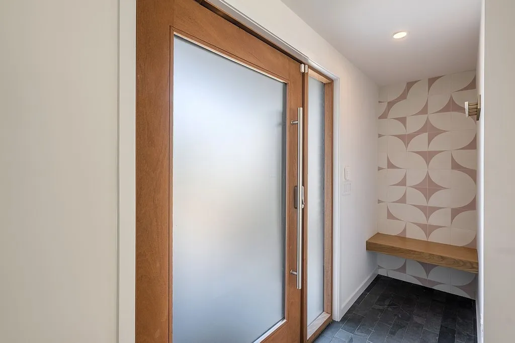 Just Renovated In Hither Hills! — Photo 4