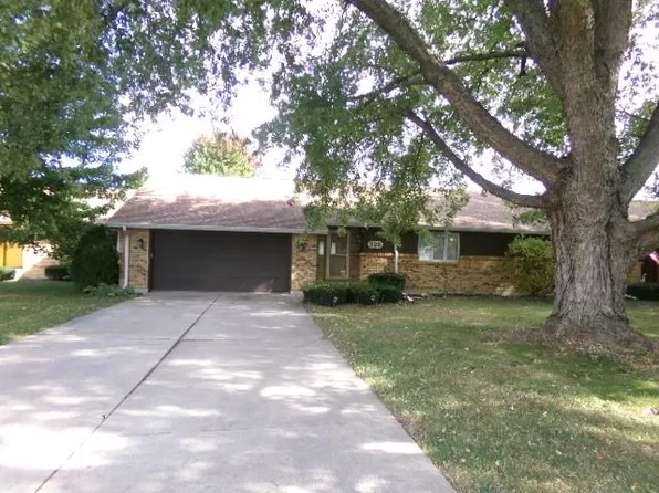 525 Alamo Dr, Freeport, IL 61032