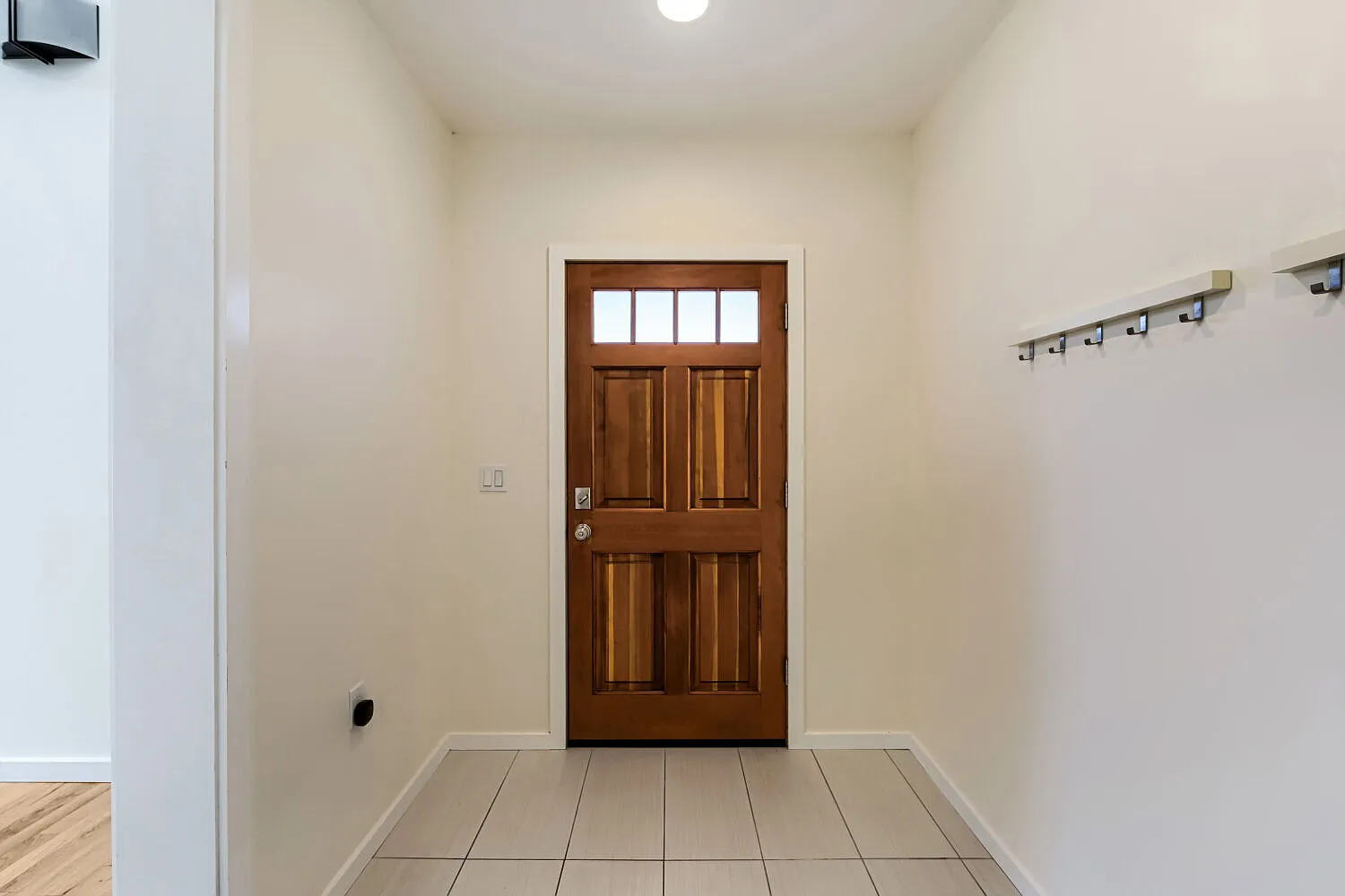 3 bed, 1.0 bath, 1308 sqft, $2,769 — Photo 4
