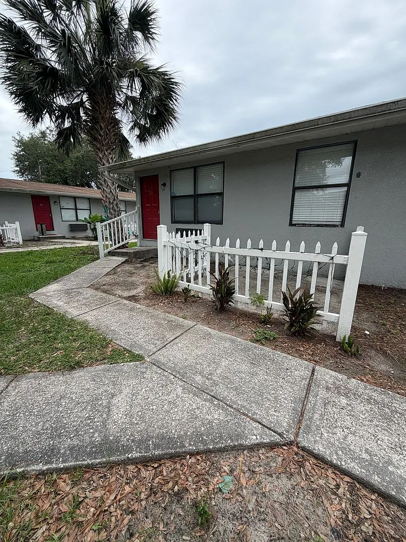 Strawberry Place Apartments — Photo 2