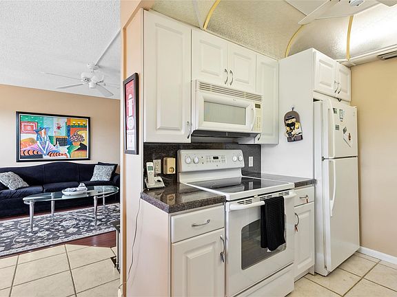 4th image of 3086 Newport #3086