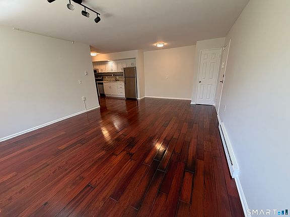4th image of 105 Horse Pond Road #C