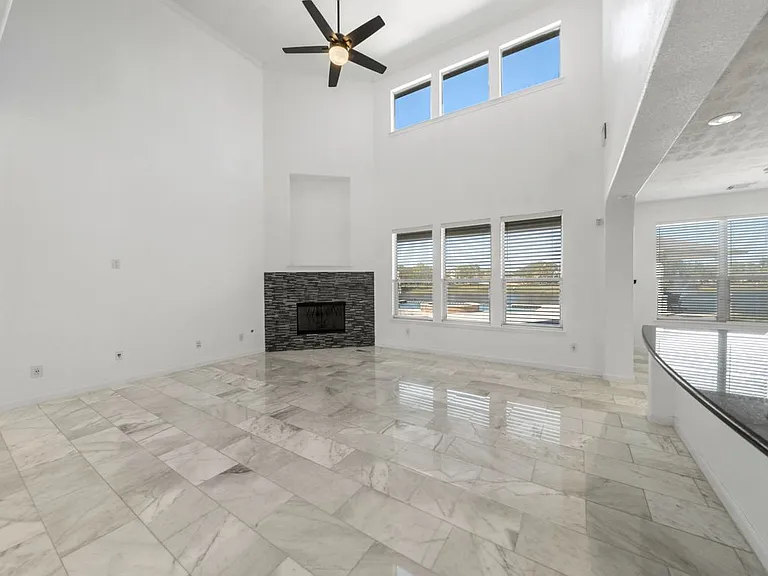 1922 Lake Grayson Dr — Photo 3