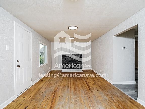 557246_002_living_room_13935865.jpg