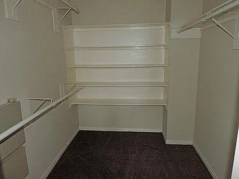 3 bed, 2.5 bath, 2577 sqft, $2,040 — Photo 3