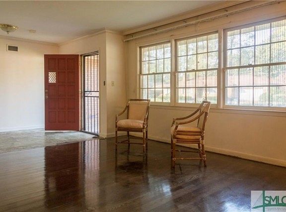3rd image of 4736 Fairfax Dr