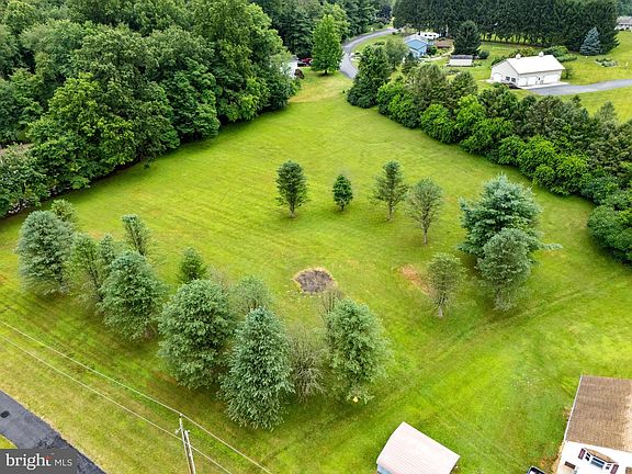2nd image of Holly Estates Dr