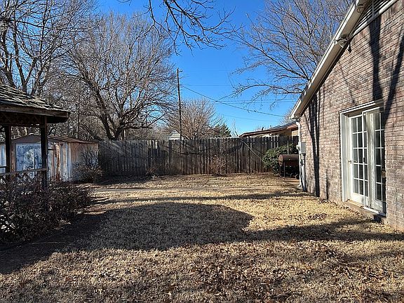 2nd image of 2401 Cherry St