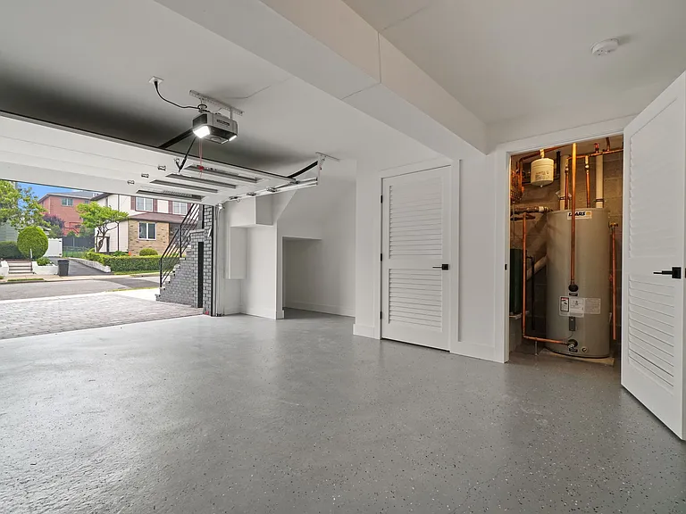 61 Lawton Ave #B — Photo 10