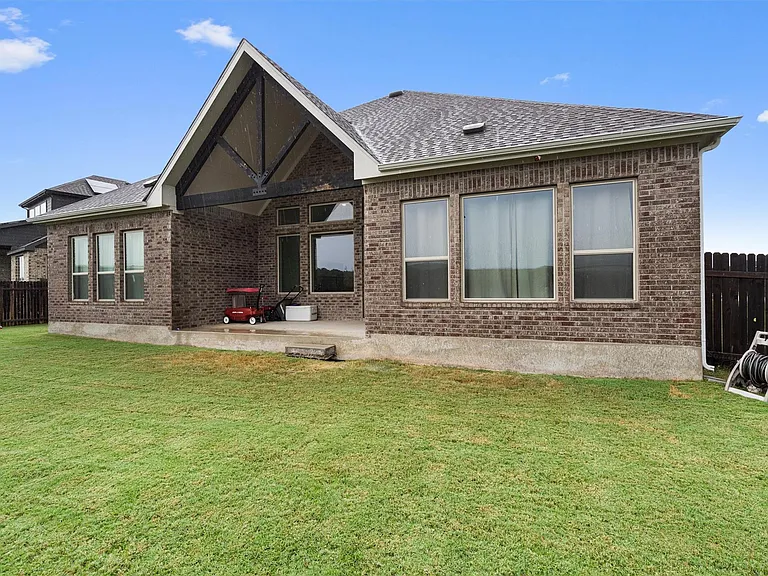504 Pulitzer Dr — Photo 38