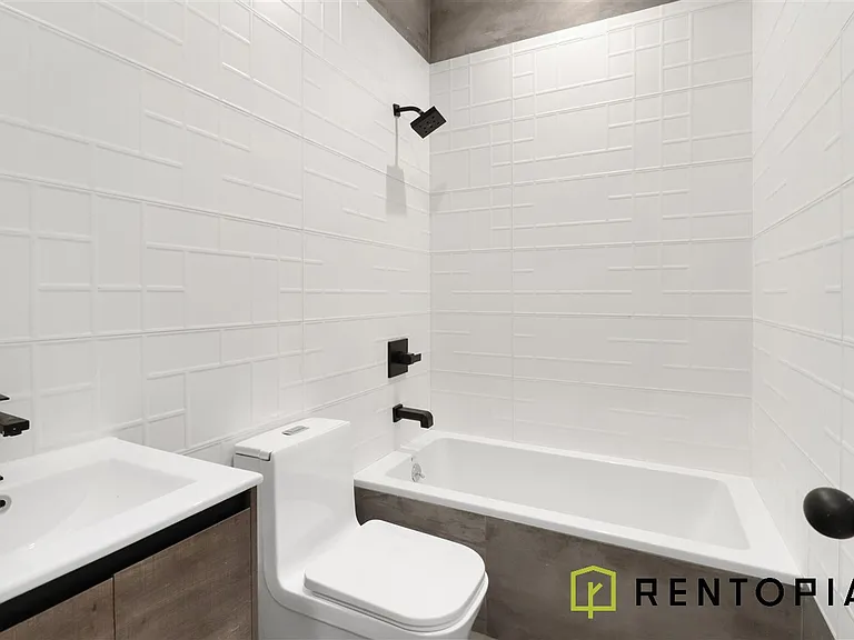725 Metropolitan Ave #3A — Photo 5