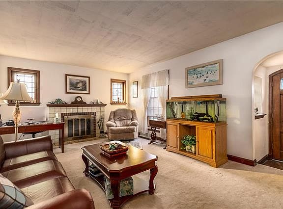3rd image of 1028 Hansom Dr