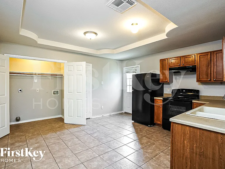 6267 Gillian Park Dr — Photo 6