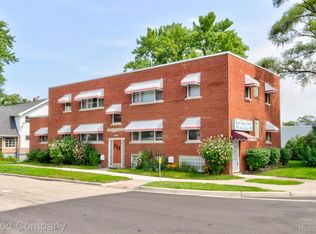 8750 W Nine Mile Rd, Oak Park, MI 48237