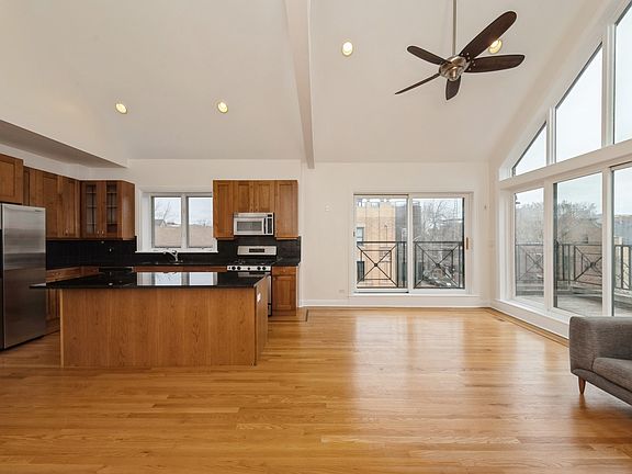4th image of 958 N Wolcott Ave #3