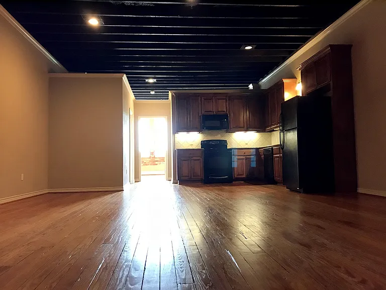 208 N Bryan Ave #22 — Photo 2