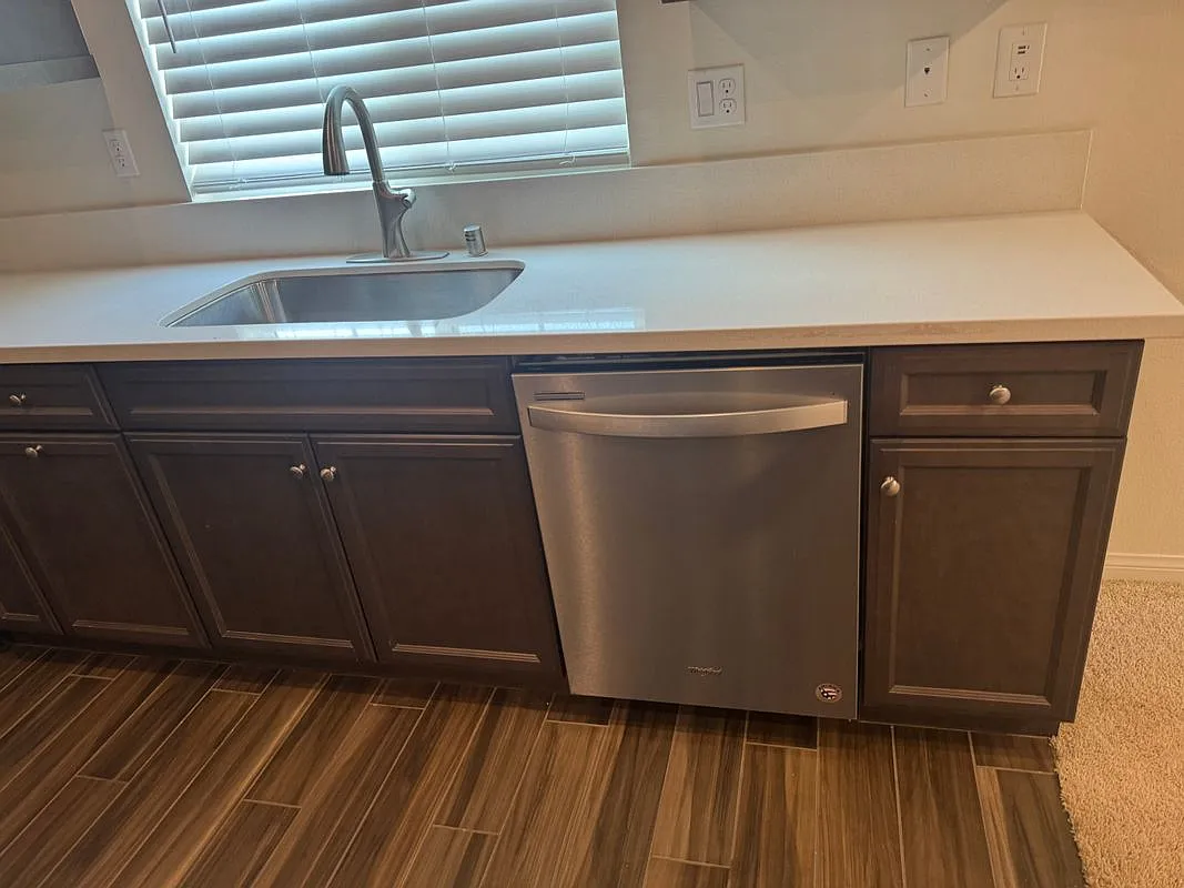 5 bed, 3.0 bath, 2617 sqft, $4,000 — Photo 4