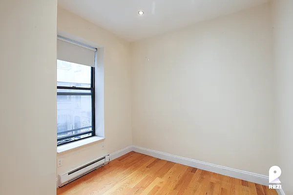 Rented by REZI | media 10