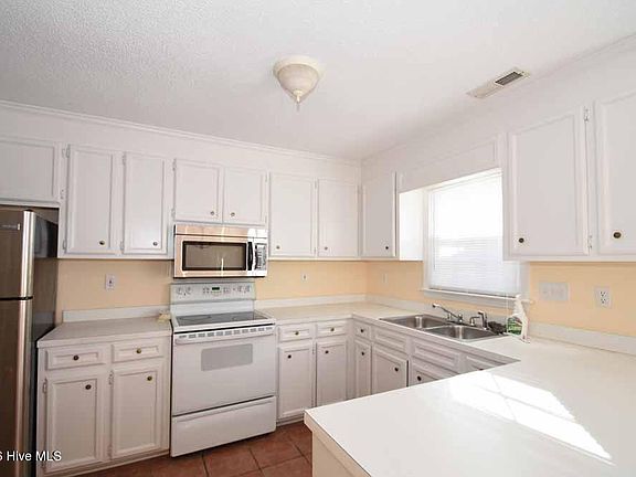 5th image of 3828 Sterling Pointe Dr Unit O5