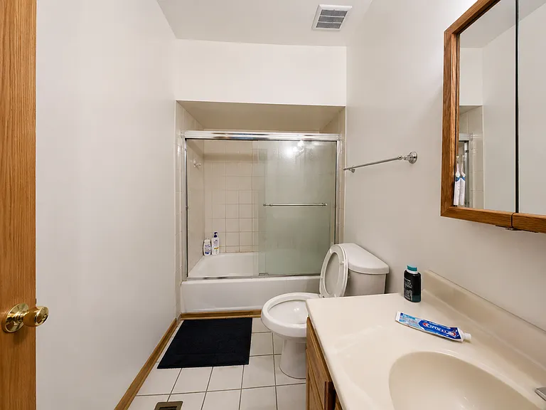 238 W 28th Pl — Photo 2