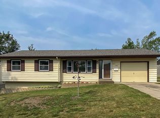 1636 Hillside Dr NW, Cedar Rapids, IA 52405