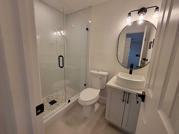 2nd image of 1401 Sunset Dr #1