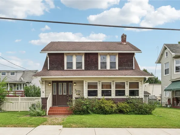 306 S 4th St, Youngwood, PA 15697