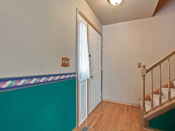 3rd image of 224 Village Creek Dr