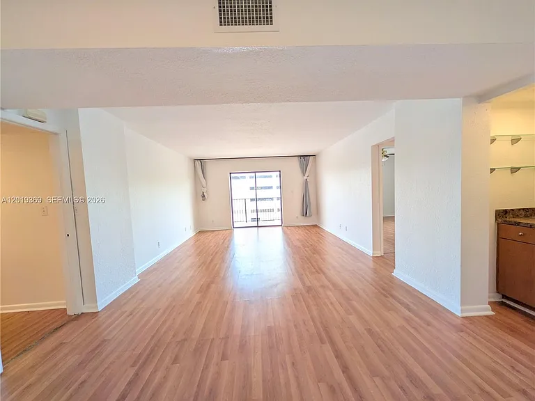 1900 Diana Dr #3E — Photo 42