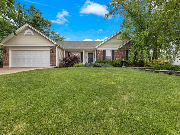 27 Palace Green Ct, O'Fallon, MO 63366