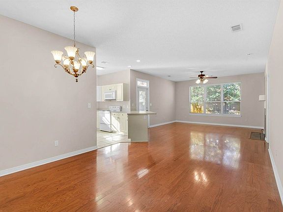 4th image of 875 Van Dyke Dr