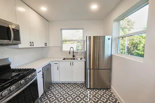 3300 Tom Green St #5 Photo 1