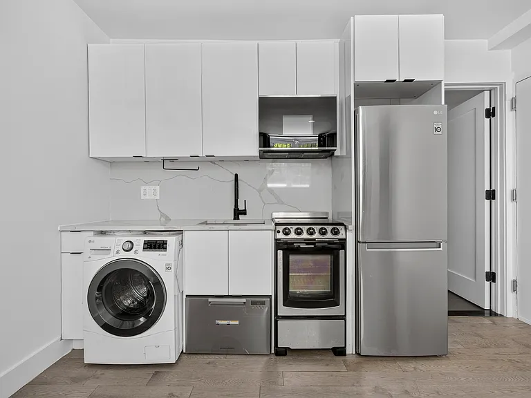241 W 75th St #3C — Photo 2