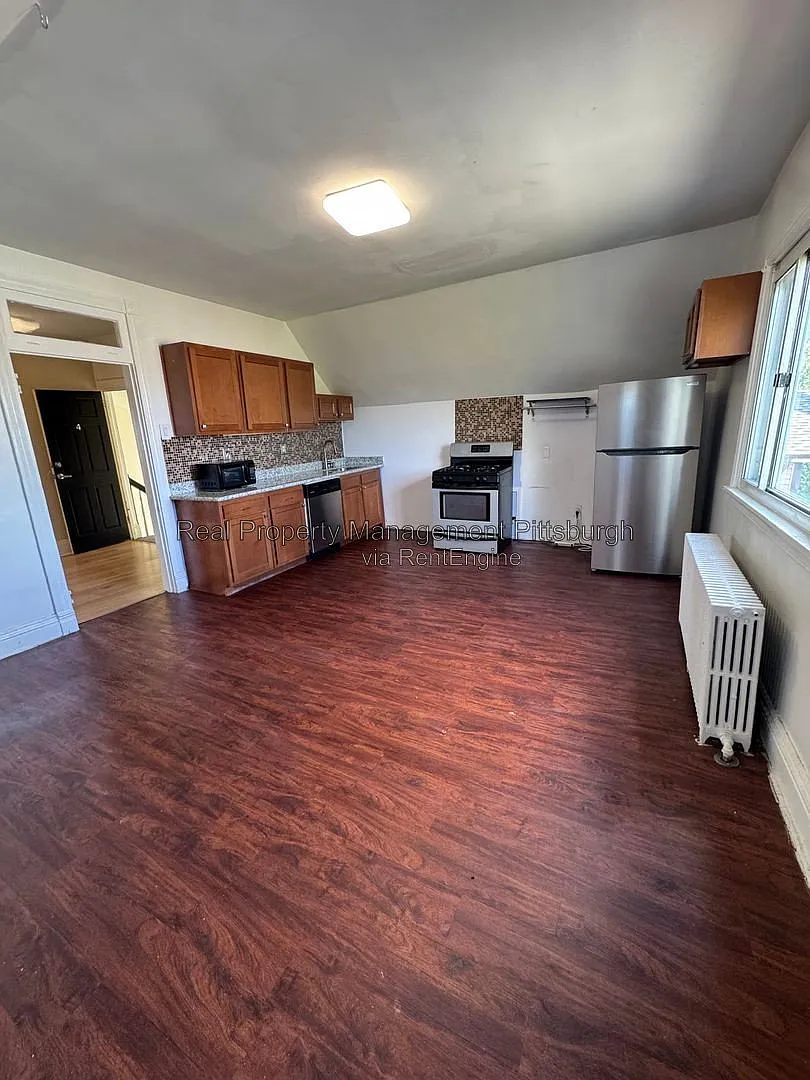3 bed, 1.0 bath, $1,395 — Photo 3