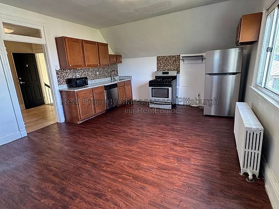 3rd image of 700 Ivy St