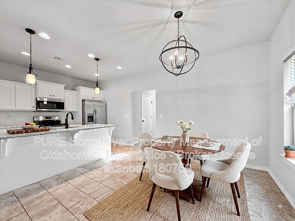 3rd image of 209 W 111th Pl S