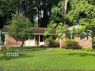 4913 Red Fox Dr, Annandale, VA 22003
