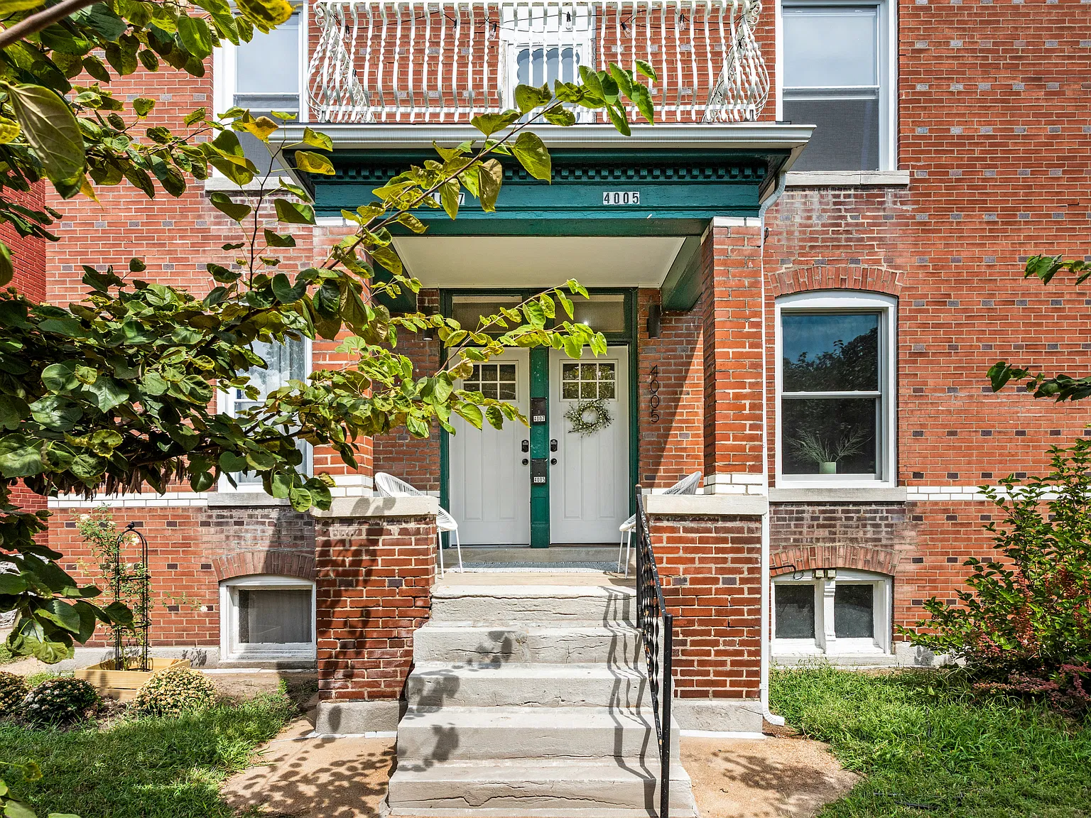 1 bed, 1000 sqft, $1,399 — Photo 2