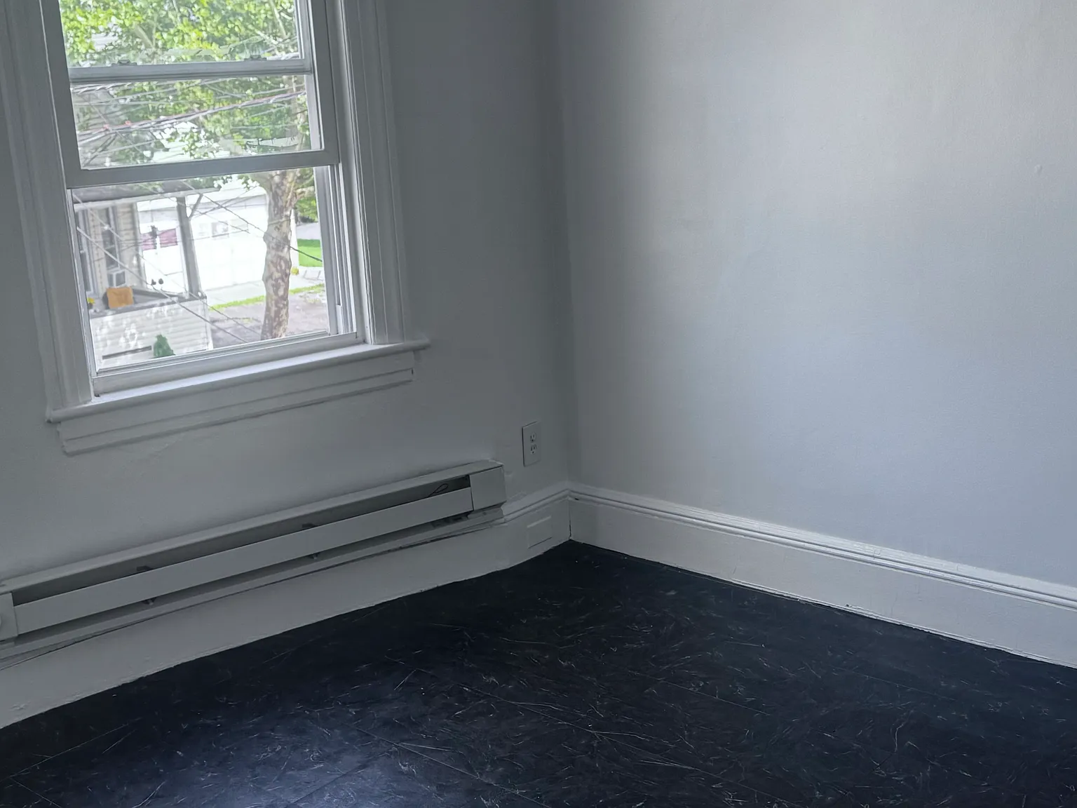3 bed, 1.5 bath, 700 sqft, $2,300 — Photo 3