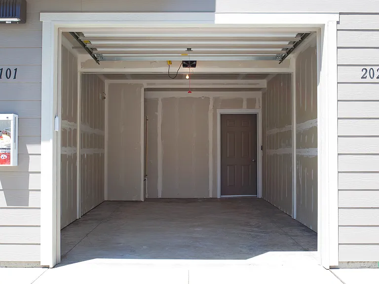 Prairie Pointe Apartments and Townhomes — Photo 71
