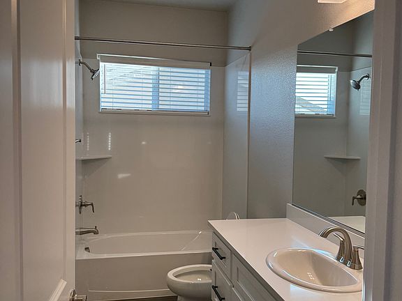 4th image of 810 Salt Flat Ln