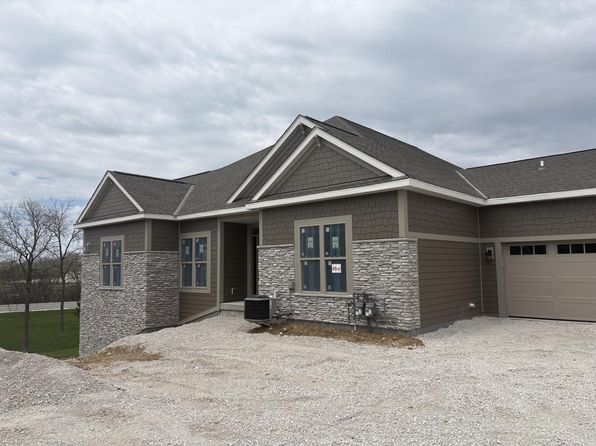 N28W25285 Parkway Ridge CIRCLE -C Bldg 14 Unit 49, Pewaukee, WI 53072